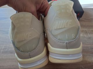 "Nike Air Jordan 4 Off-White"