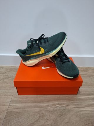 Zapatillas Nike Pegasus 41 - Verde Oliva. 