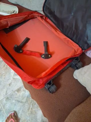 Maleta roja pequeña | viaje