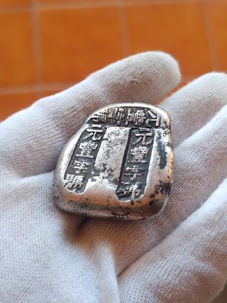 Antigua moneda china plata. Dinastía Ming.