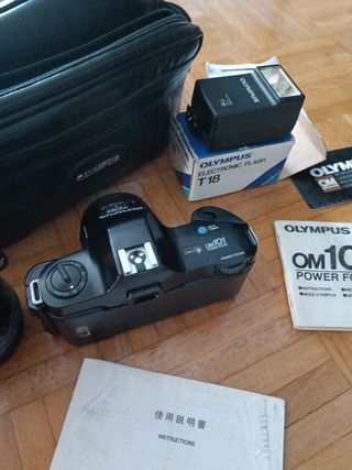 Olympus OM101: Cámara réflex con bolsa