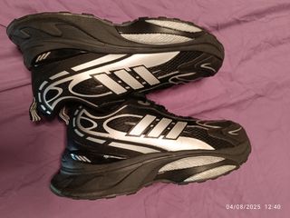 Zapatillas Adidas MTS PRO negras y plateadas
