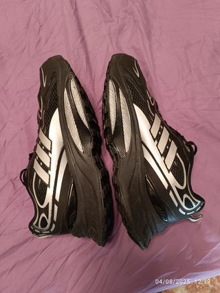 Zapatillas Adidas MTS PRO negras y plateadas
