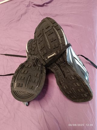 Zapatillas Adidas MTS PRO negras y plateadas
