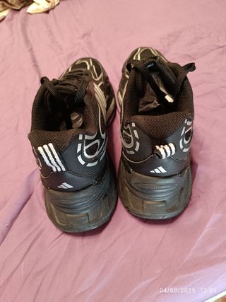 Zapatillas Adidas MTS PRO negras y plateadas
