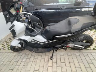 Honda X-ADV 750 - Moto Scooter