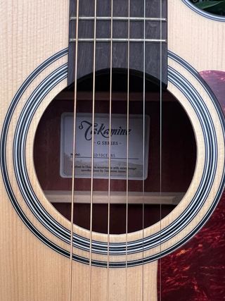 Guitarra electroacústica Takamine, serie GC10CE NS