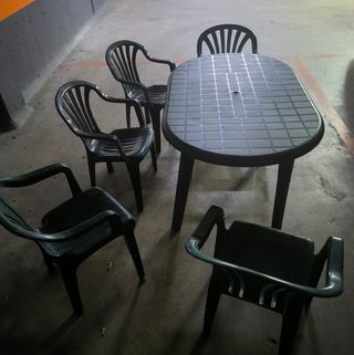 Mesa y sillas jardín - plástico verde