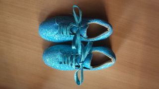 Zapatillas niña brillantes azules