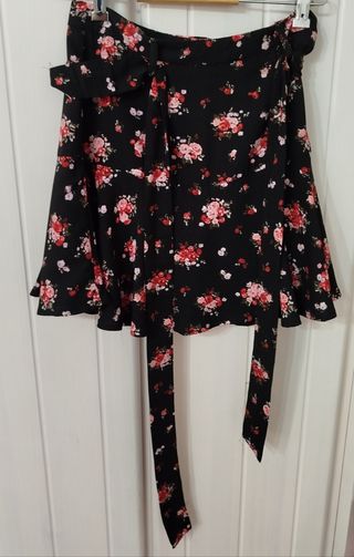 Falda floral negra