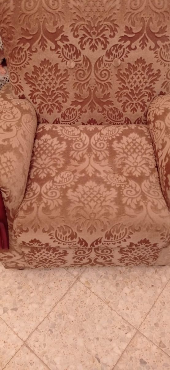 Conjunto de Sofá clásico beige y marrón