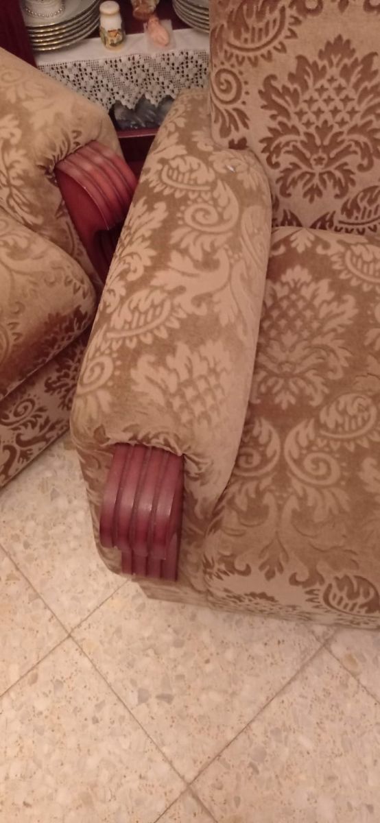 Conjunto de Sofá clásico beige y marrón