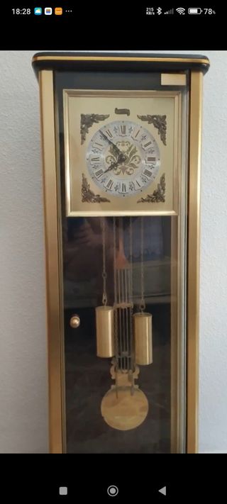 Reloj péndulo antiguo