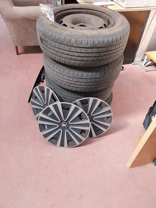 Ruedas Peugeot 205/65/15 son de 4 tornillos
