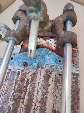Cortador baldosas Ruby antiguo