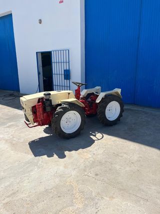 Tractor antiguo restaurado