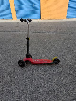 Patinete infantil 3 ruedas rojo de 3 a 5 años.