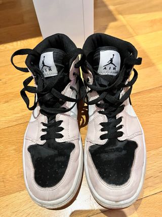 Air Jordan 1 Mid - Rosa y Negro