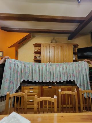 Faldón de cortina - Flores verdes y rosas