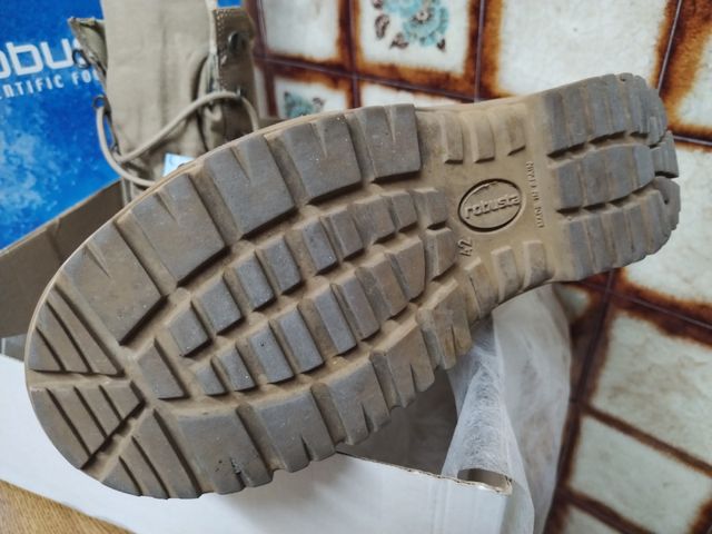 Botas militares áridas