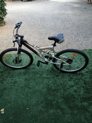 Bicicleta montaña doble suspensión