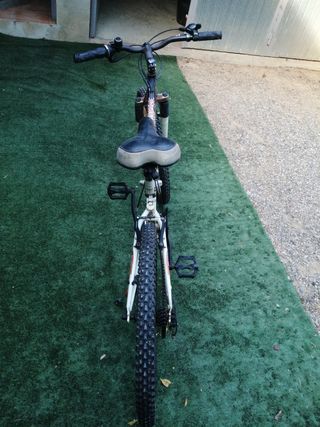 Bicicleta montaña doble suspensión