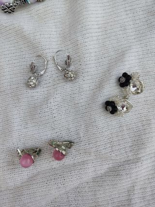 Seis pares de pendientes