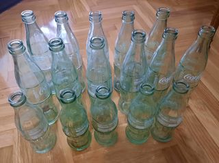 16 bottiglie di Coca-Cola antiche