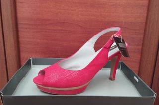 Tacones rojos de Cruz Pradera. Nuevos