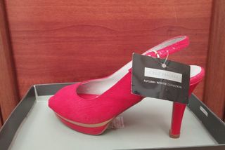 Tacones rojos de Cruz Pradera. Nuevos