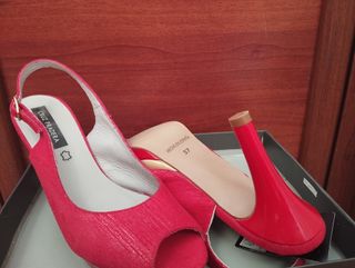 Tacones rojos de Cruz Pradera. Nuevos