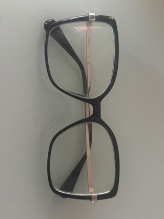 Gafas graduadas negras y plateadas