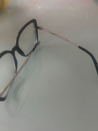 Gafas graduadas negras y plateadas