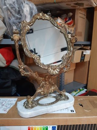 Espejo vintage dorado con base mármol