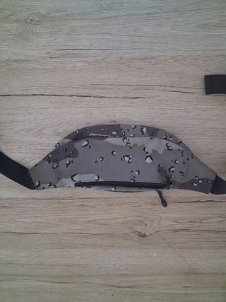Riñonera DC camuflaje beige