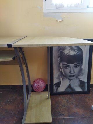 Escritorio esquinero beige y gris