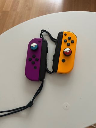 Nintendo Switch + 2 Joy-Cons
