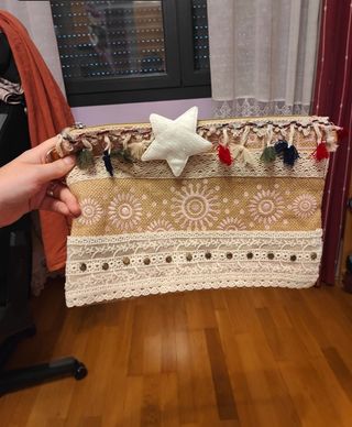 Bolso boho chic beige y rosa