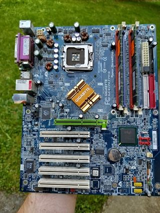 Placa base Gigabyte GA-8IPE775-G