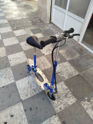 Patinete eléctrico infantil.funciona perfectamente