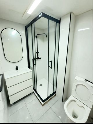 Reforma baño: alicatado y plato ducha