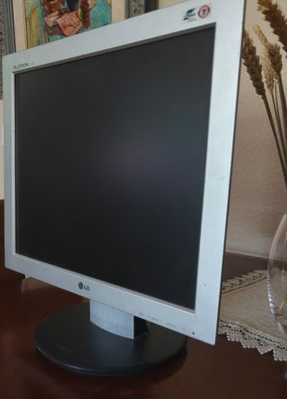 Monitor LG Flatron L1730S plata