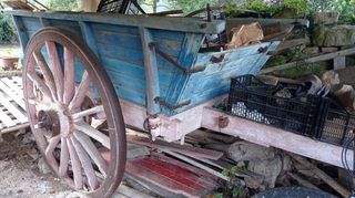 Carro antiguo de madera