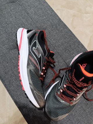 Zapatillas Joma running - negras y naranjas