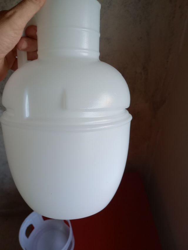 Bebedero aves - plástico blanco