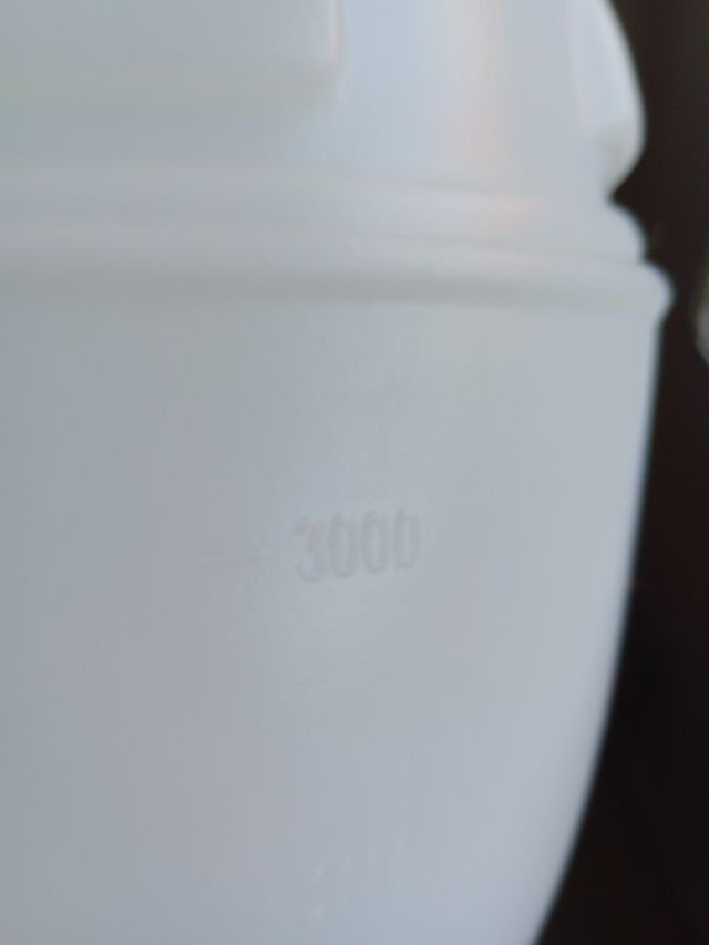 Bebedero aves - plástico blanco