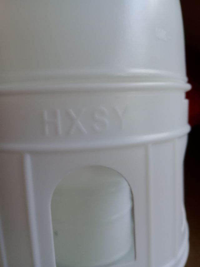 Bebedero aves - plástico blanco