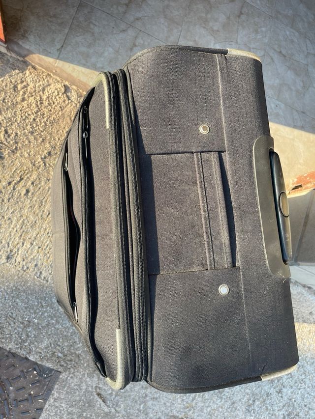 Maleta John Travel negra y naranja