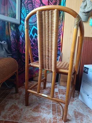 Sillas de madera y mimbre para salón o terraza