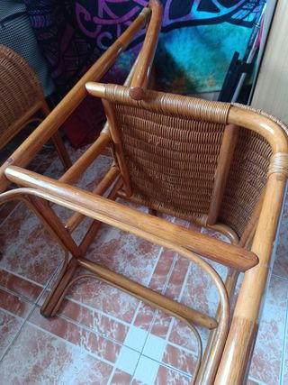 Sillas de madera y mimbre para salón o terraza